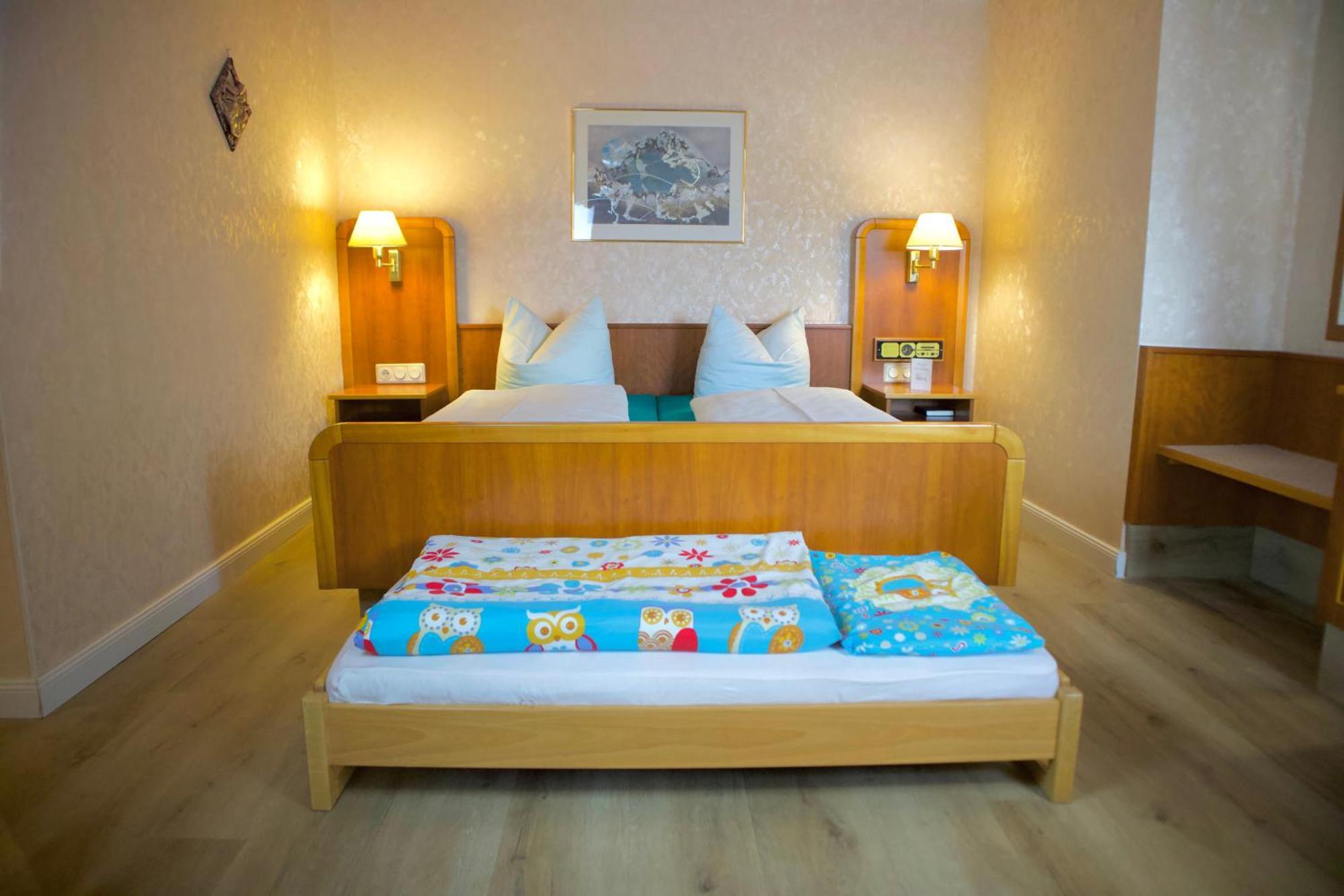 Family room, double bed and toddler bed (70x140)