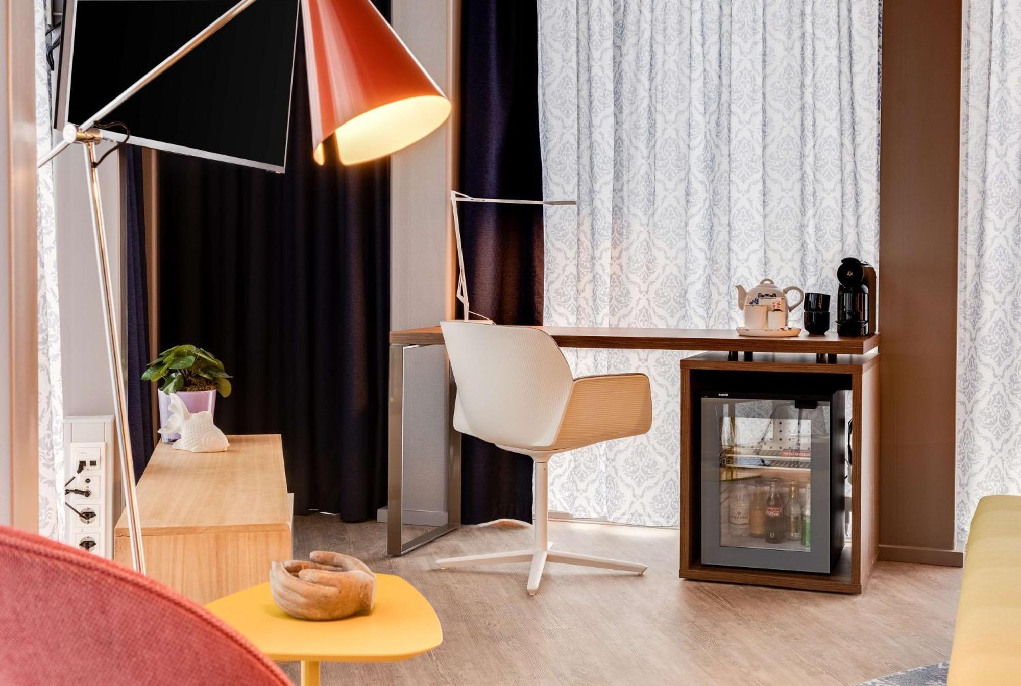 nhow Premium Corner Room