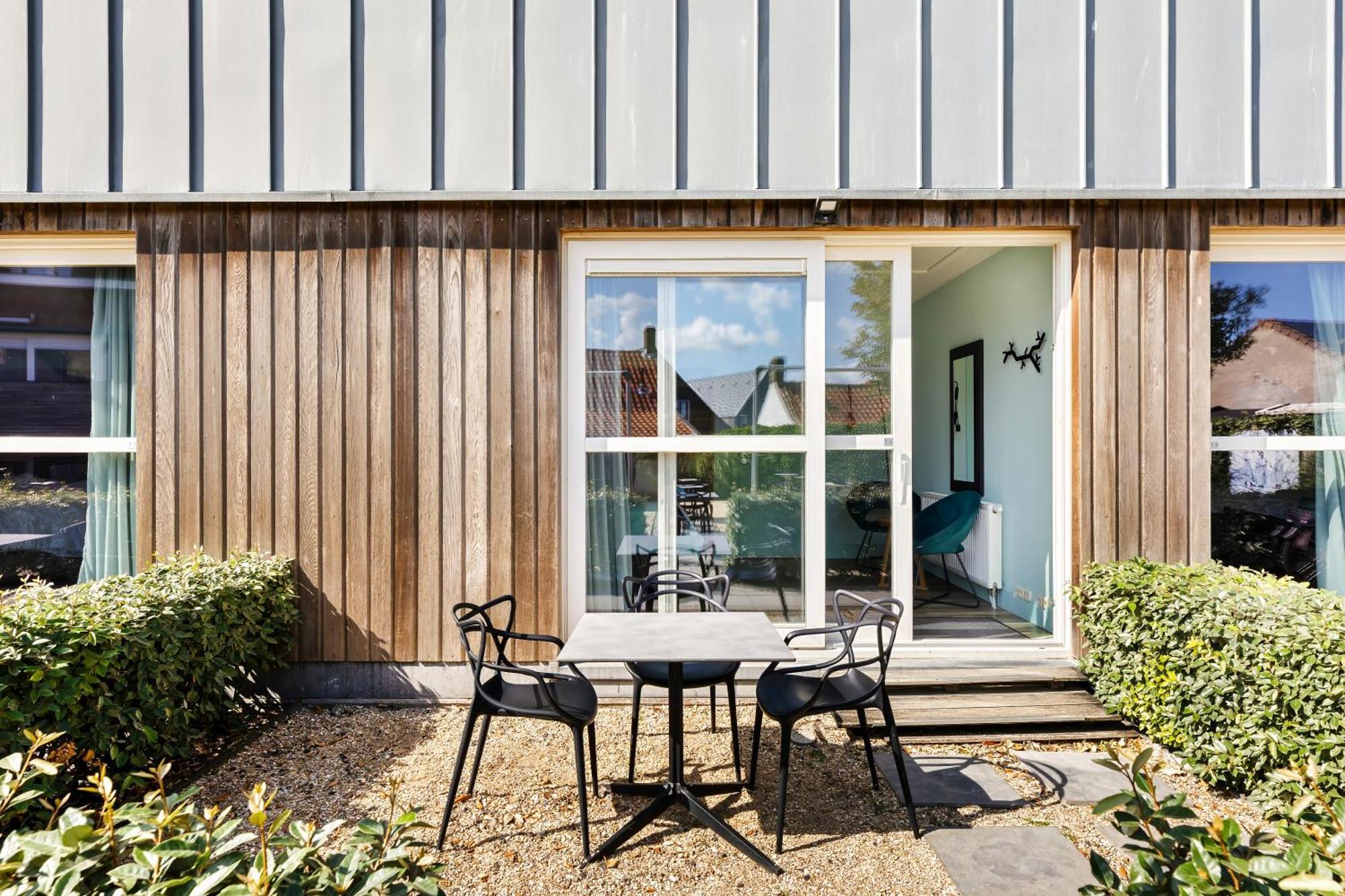 Garden room terrace