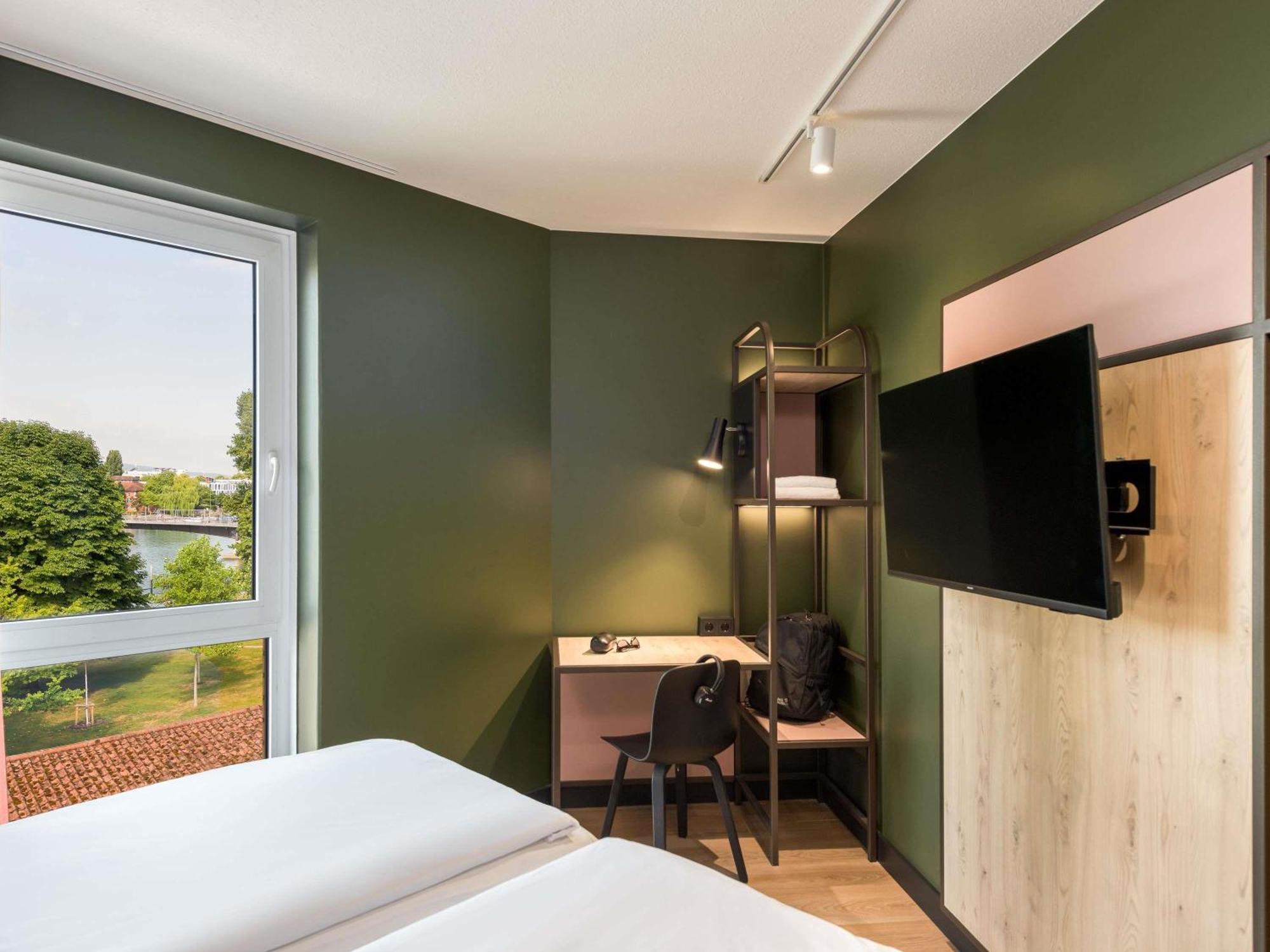 Standard Room 1 Queen Bed