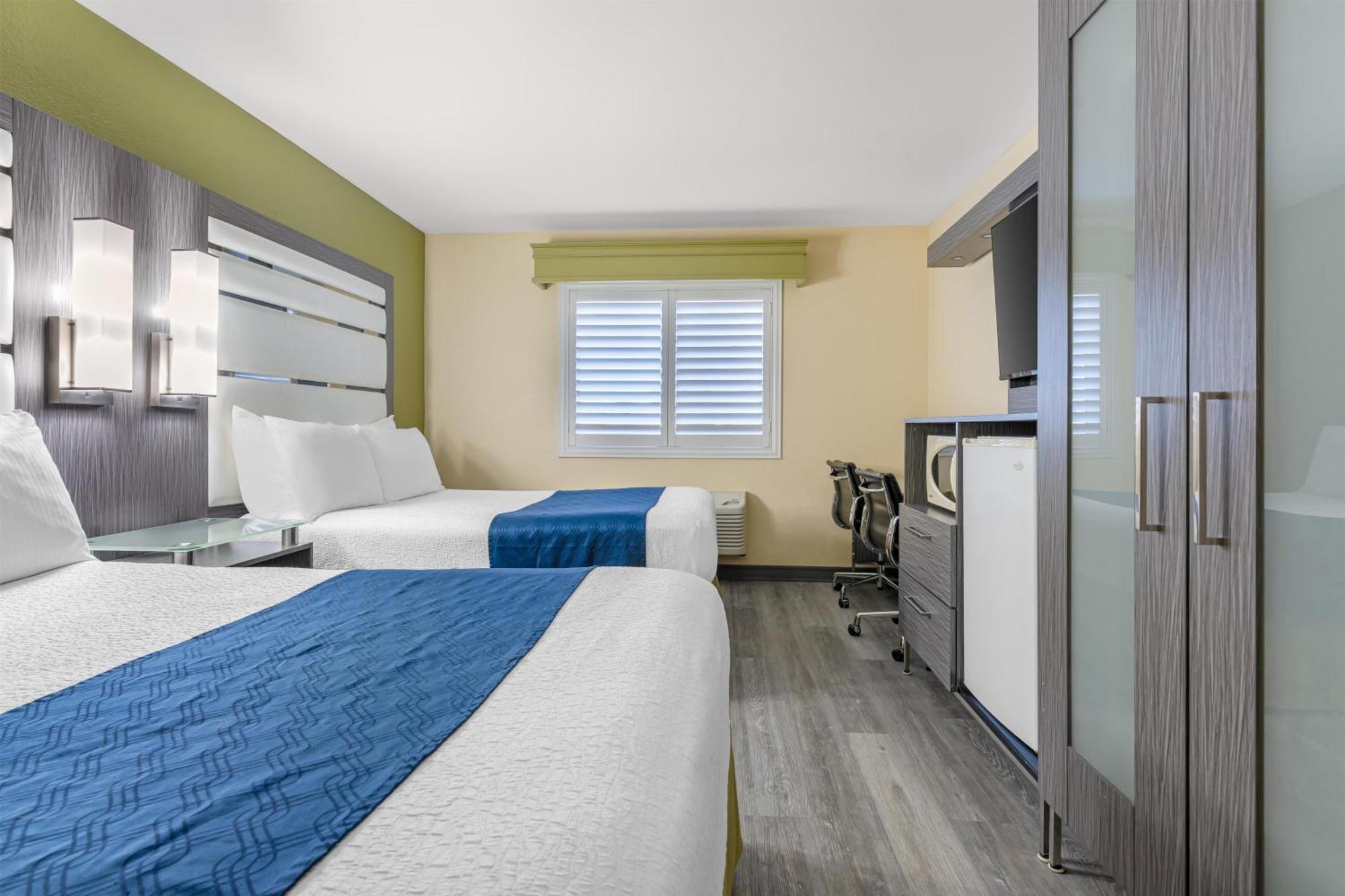 Double Room Two Double Beds Pet Friendly or Non-Smoking