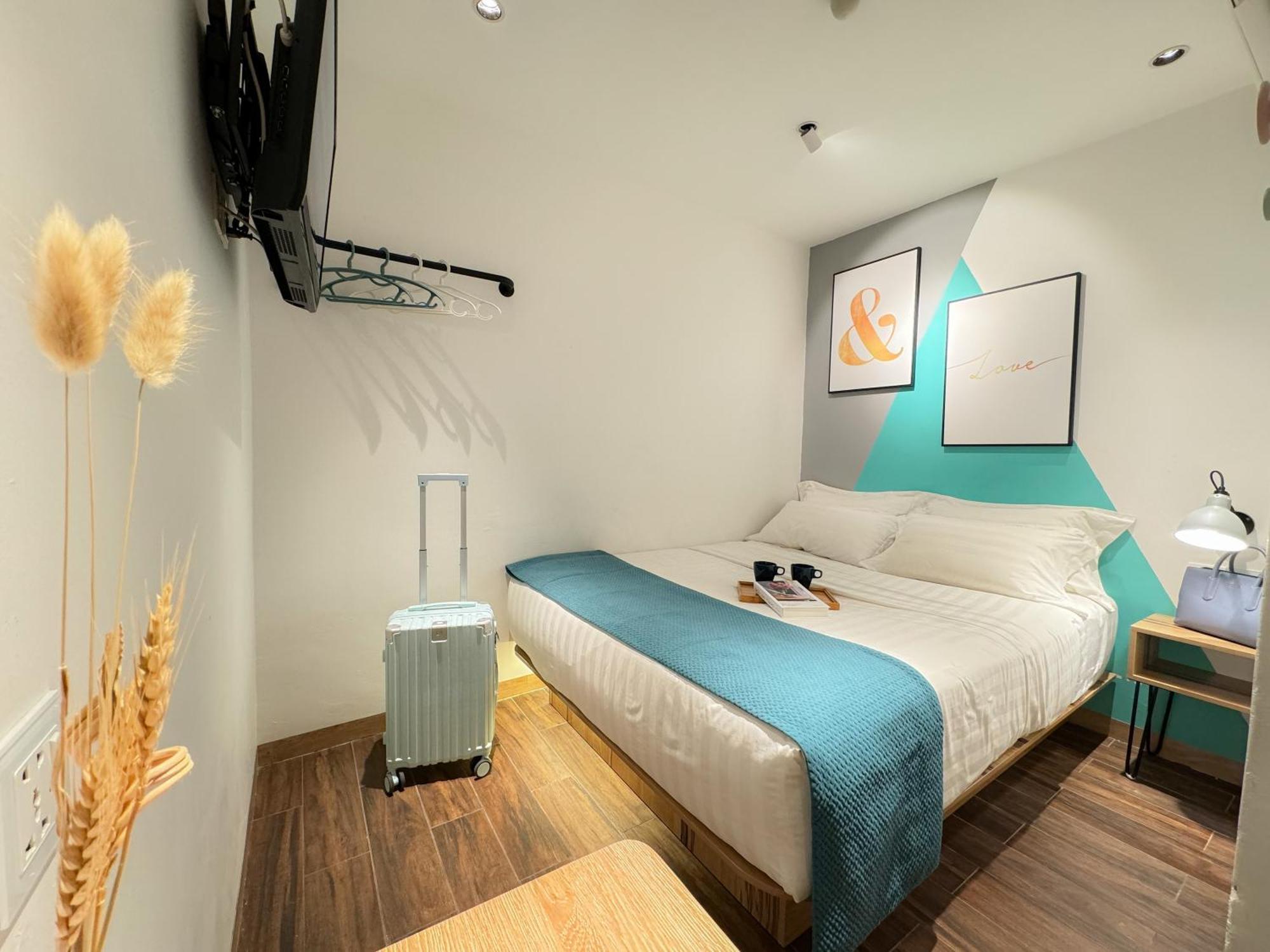 Modern Queen Room