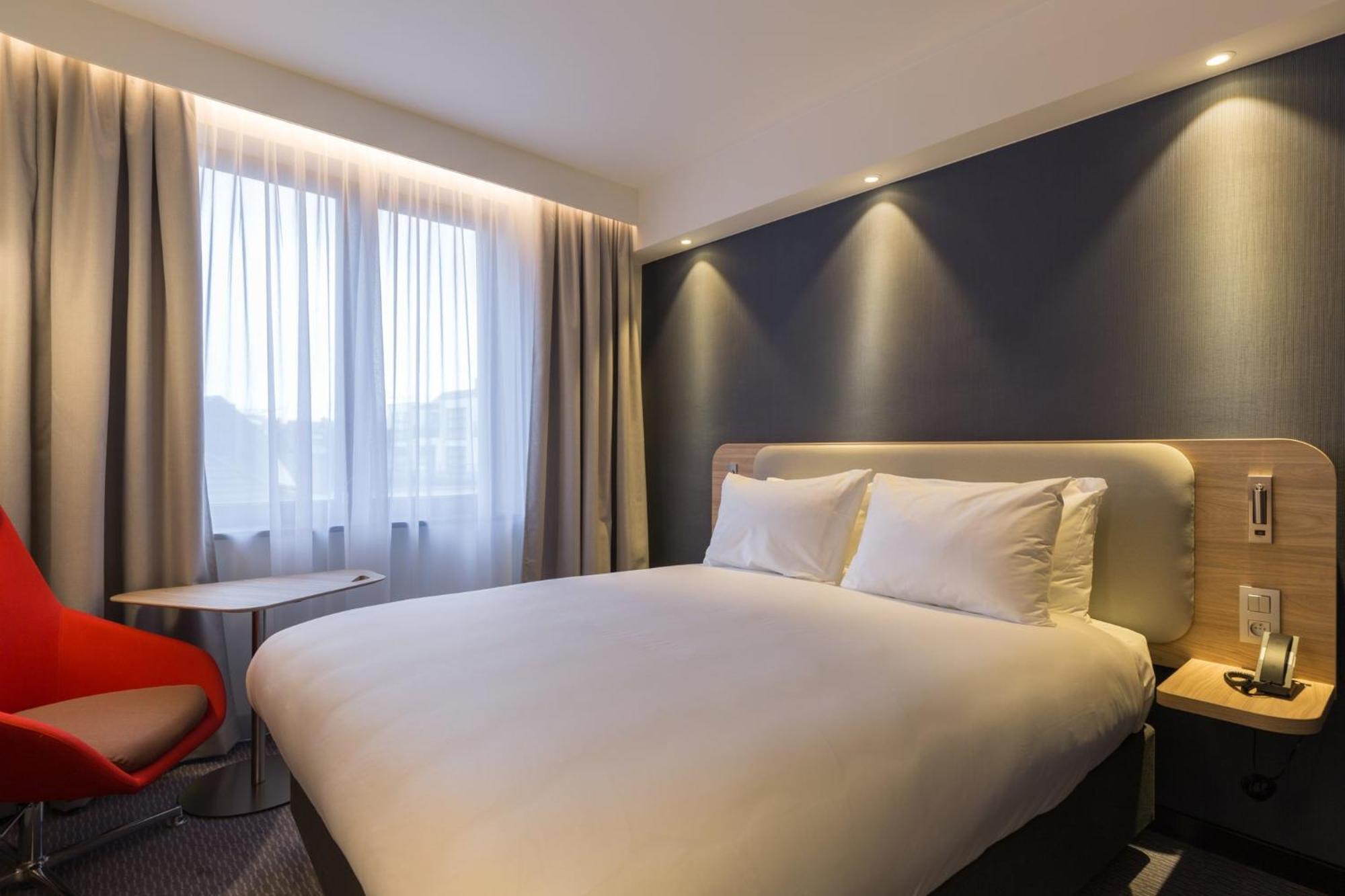 Standard Queen Room