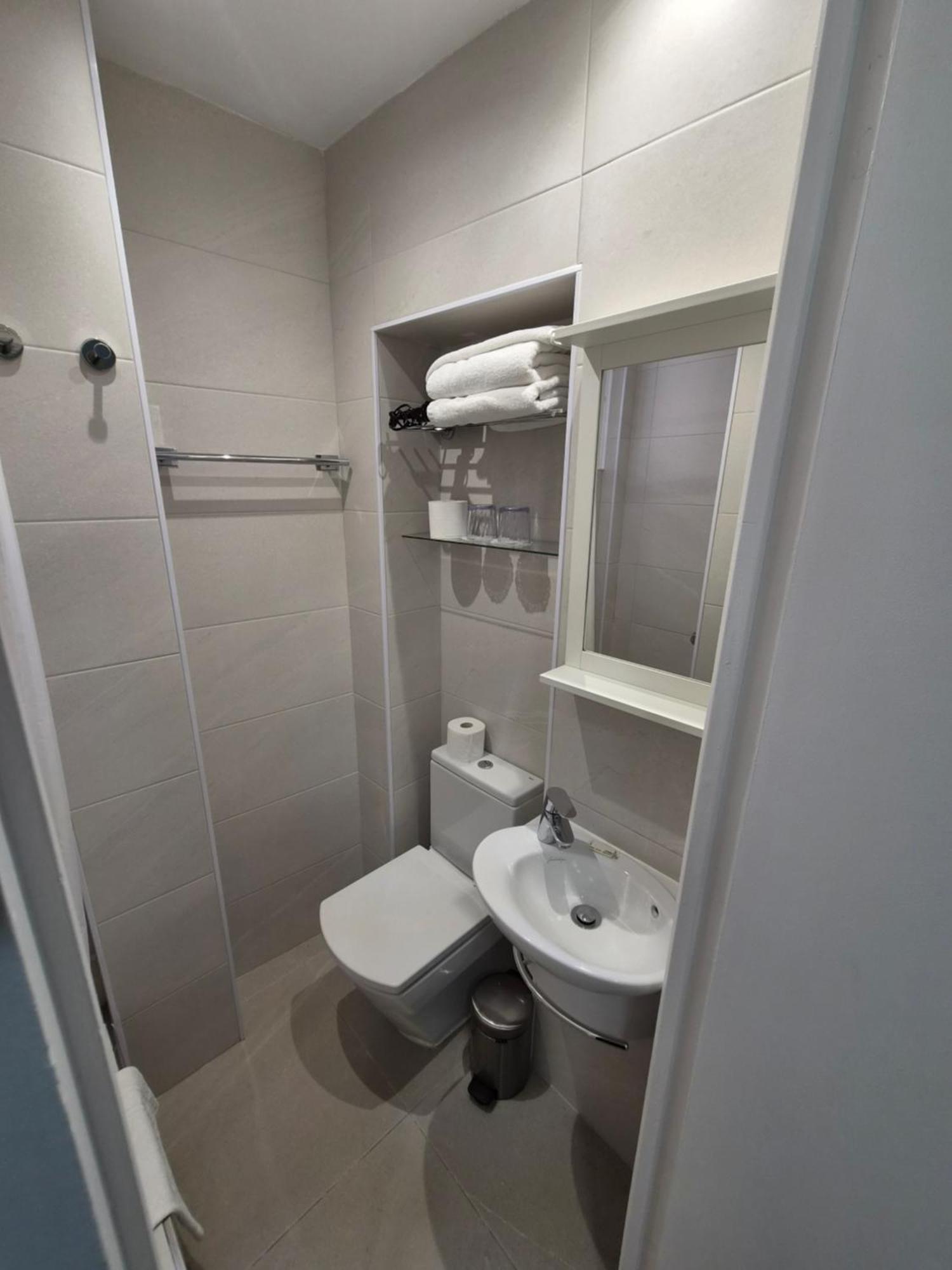 Double Room Private Bathroom