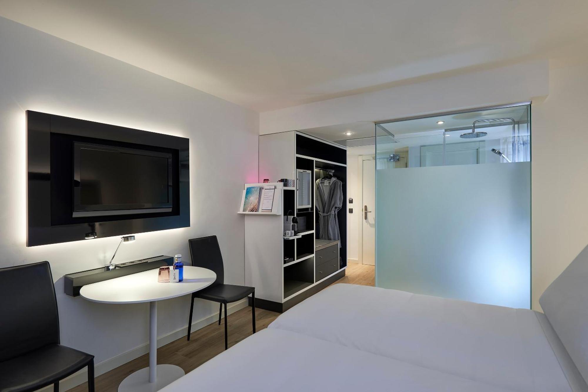 The Innside Premium Room Pool View Balcony