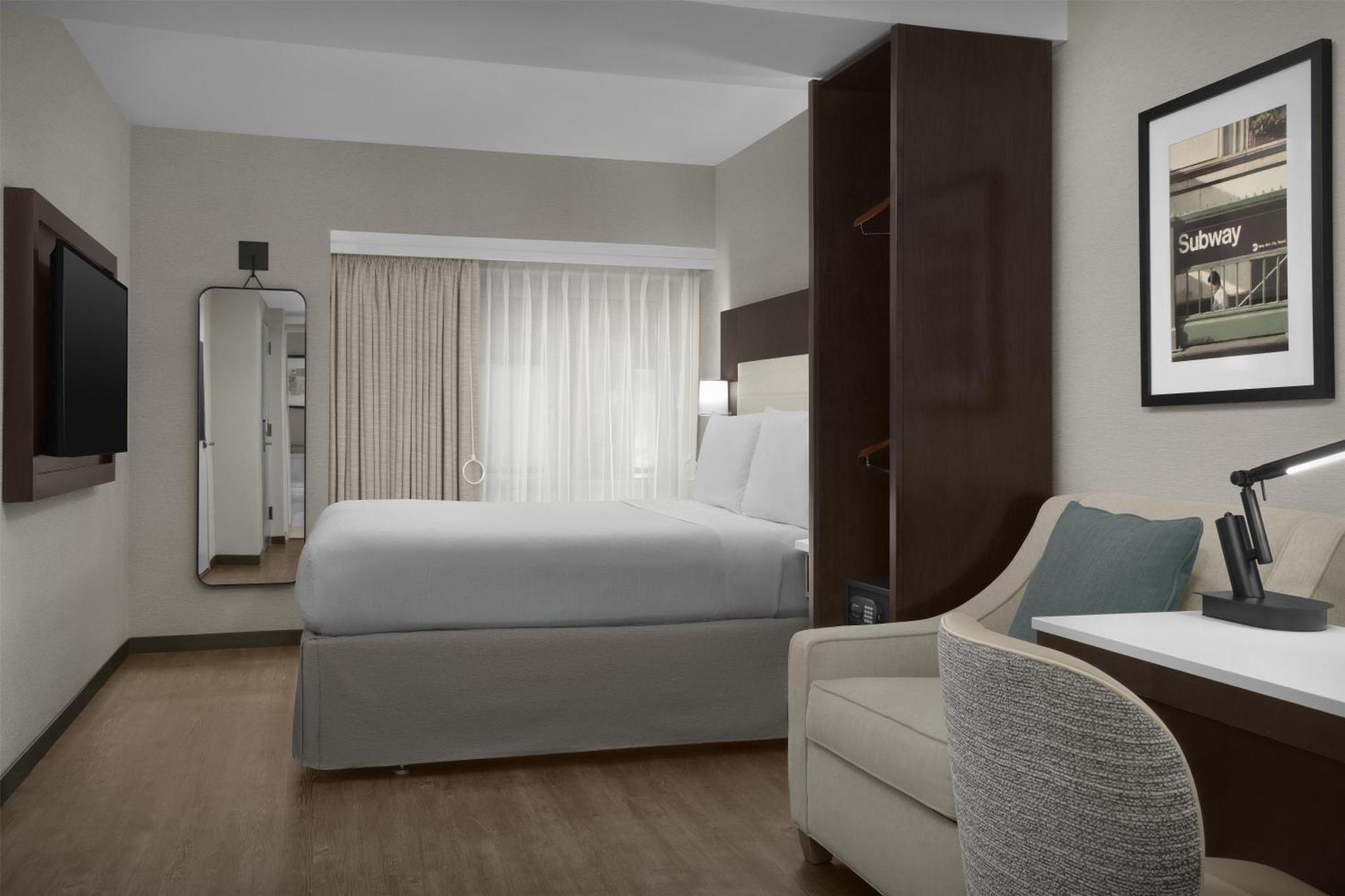 King Studio Suite Mobility Access