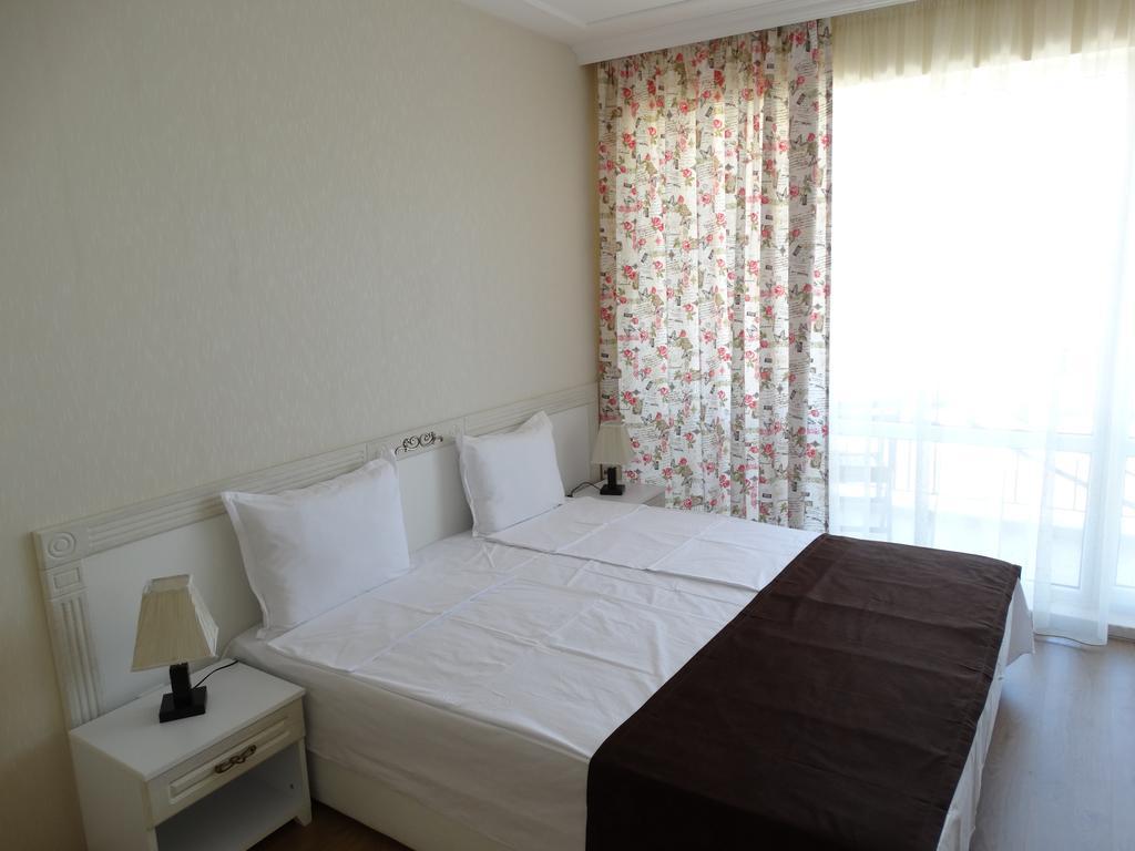 Double Room with Balcony - Free WiFi