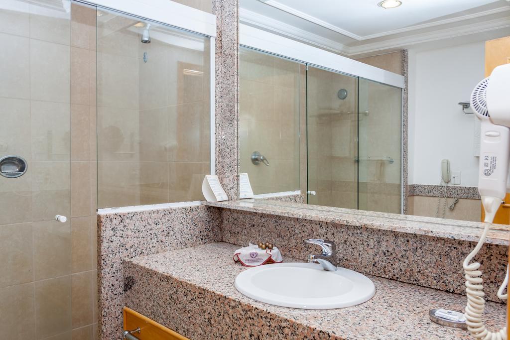 Quarto Duplo Luxo com Vista Piscina