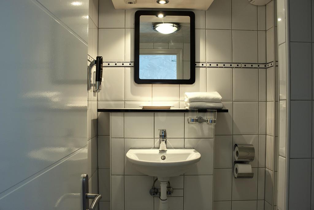 Single Room Private Bathroom Outside,255976829:JPEG