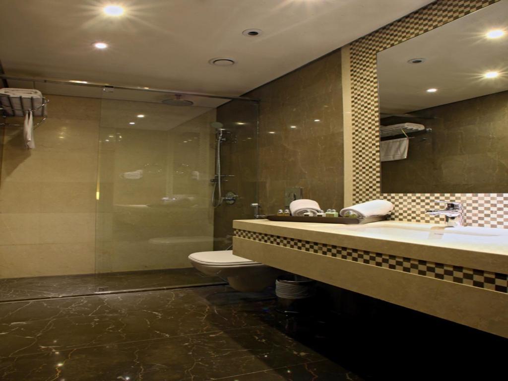 Grand Deluxe Room King Bed with balcony