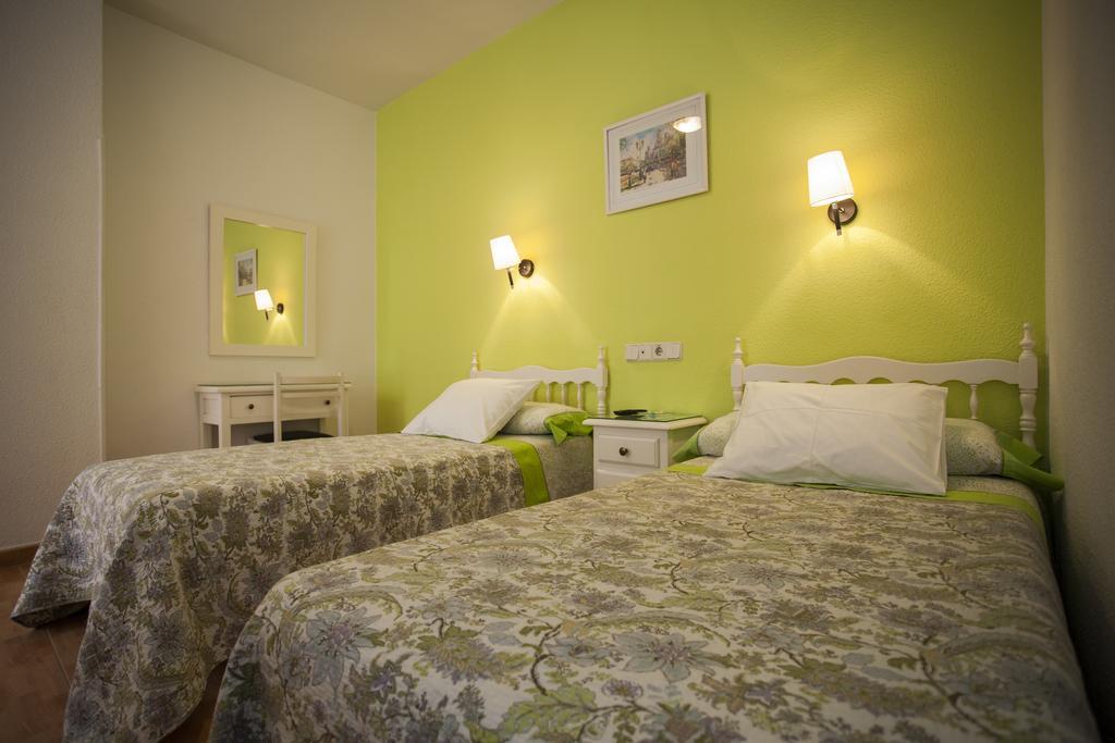 Twin Room Private Bathroom