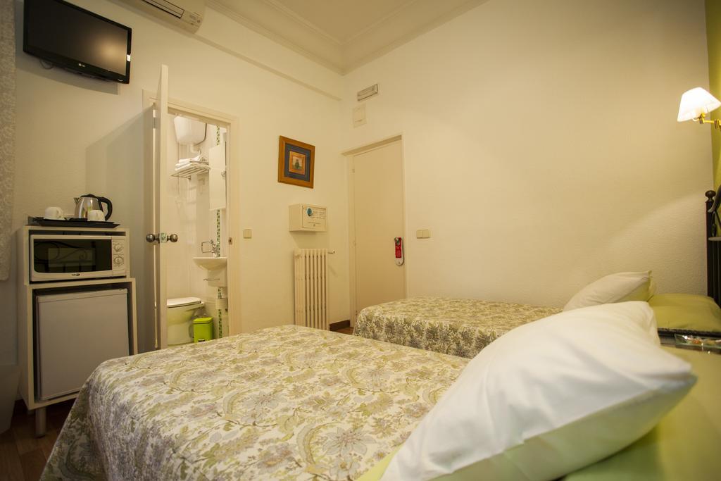 Twin Room Private Bathroom