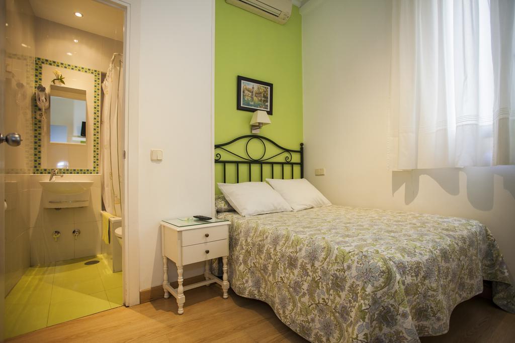 Single Room Private Bathroom