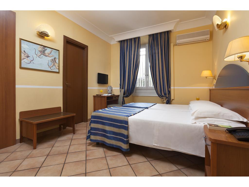 Quarto com Cama de Casal ou 2 de Solteiro