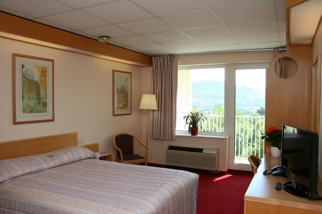Business Double Room with Two Single Beds