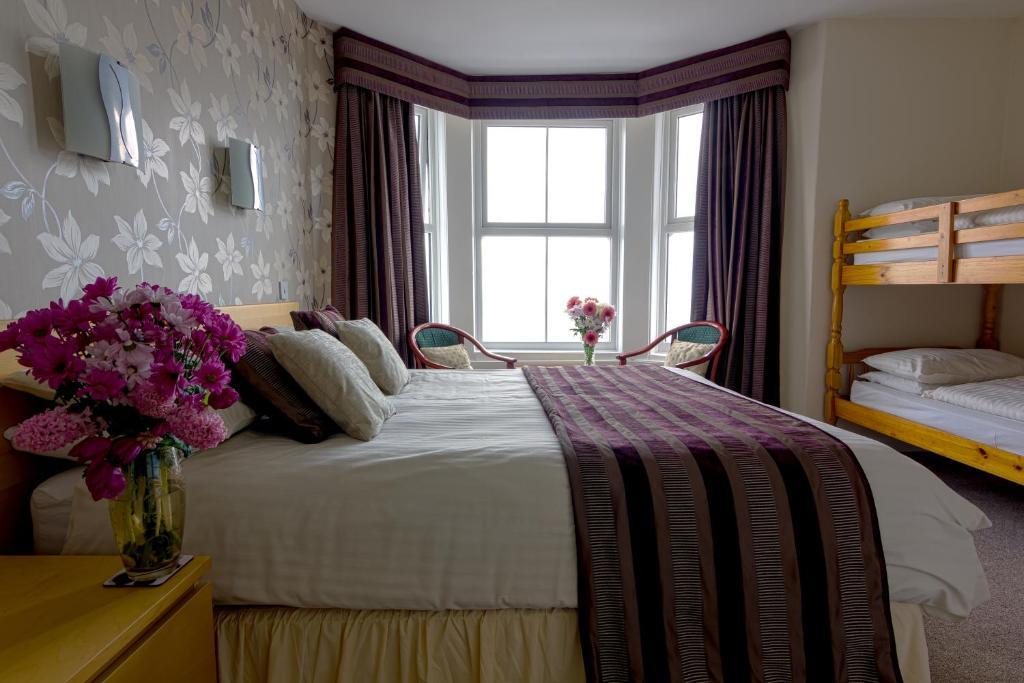 Family Room with Sea View (2 Adults + 2 Children)