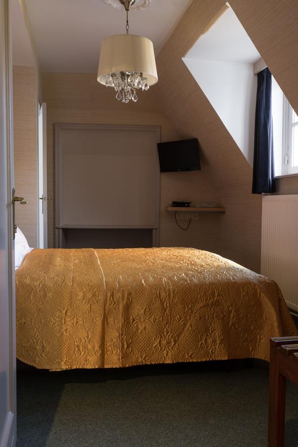Small Double or Twin Room Canal View