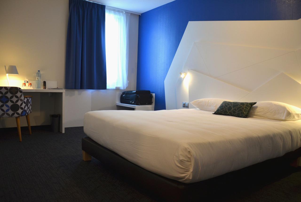 Chambre Double ou Lits Jumeaux - Accessible aux Personnes à Mobilité Réduite