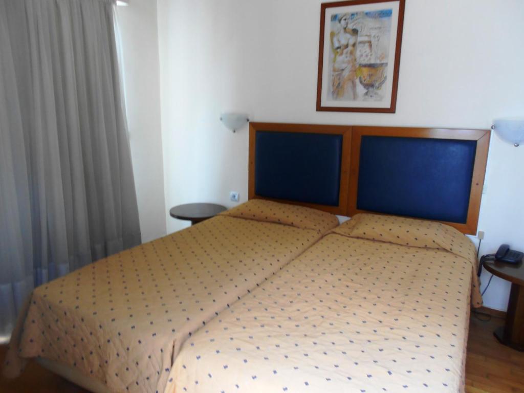 Quarto com Cama de Casal ou 2 de Solteiro