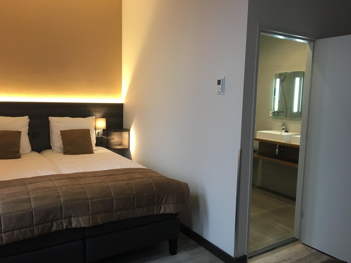 Zimmer mit Kingsize-Bett