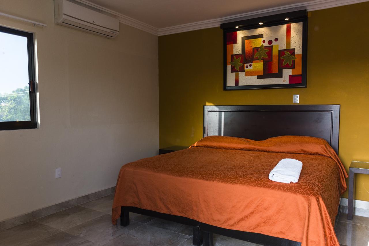 Habitación con cama extragrande.
