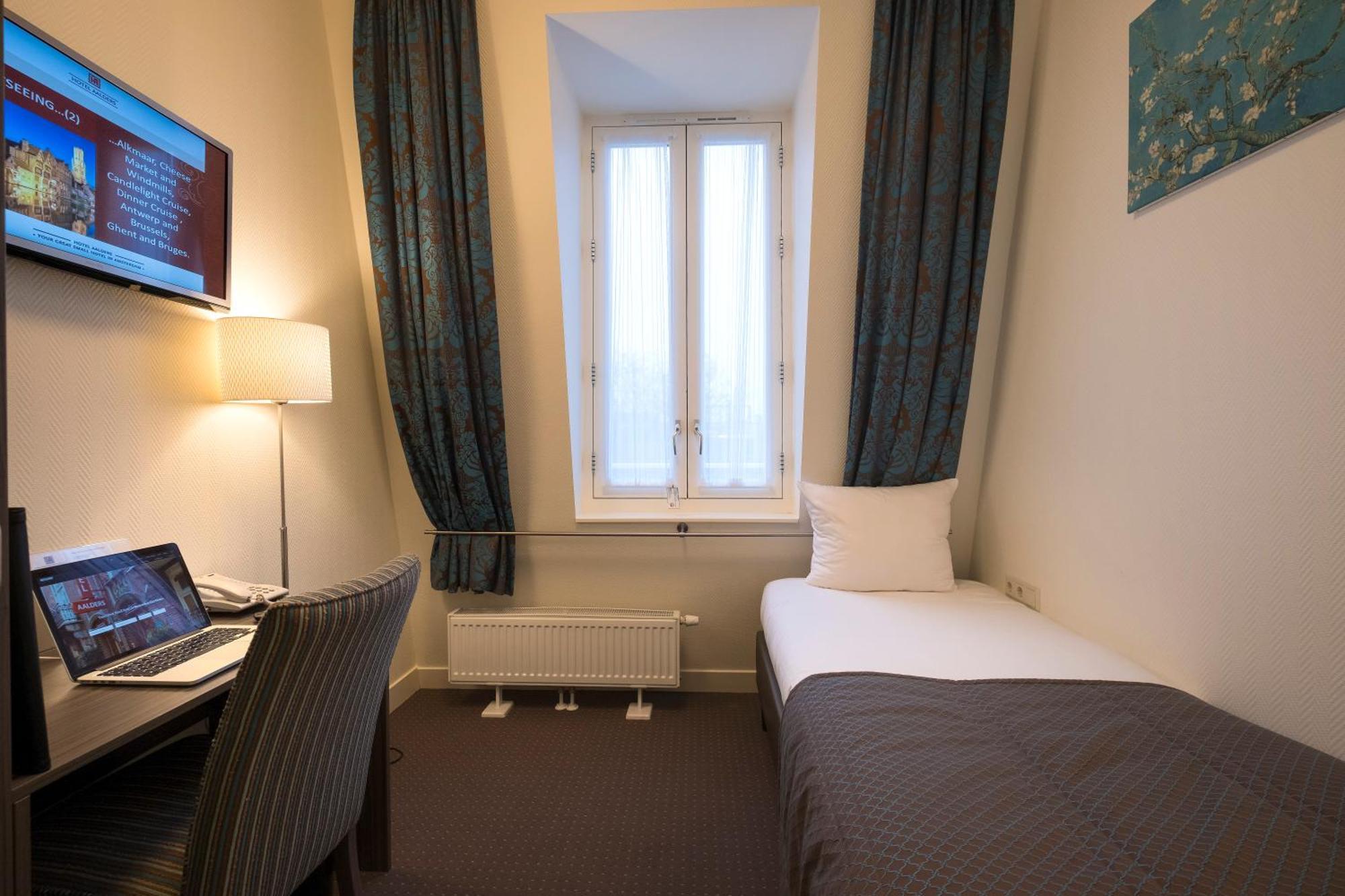 Small Single Room,688376637:JPEG