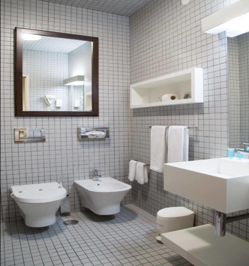 Quarto com 2 Camas de Solteiro
