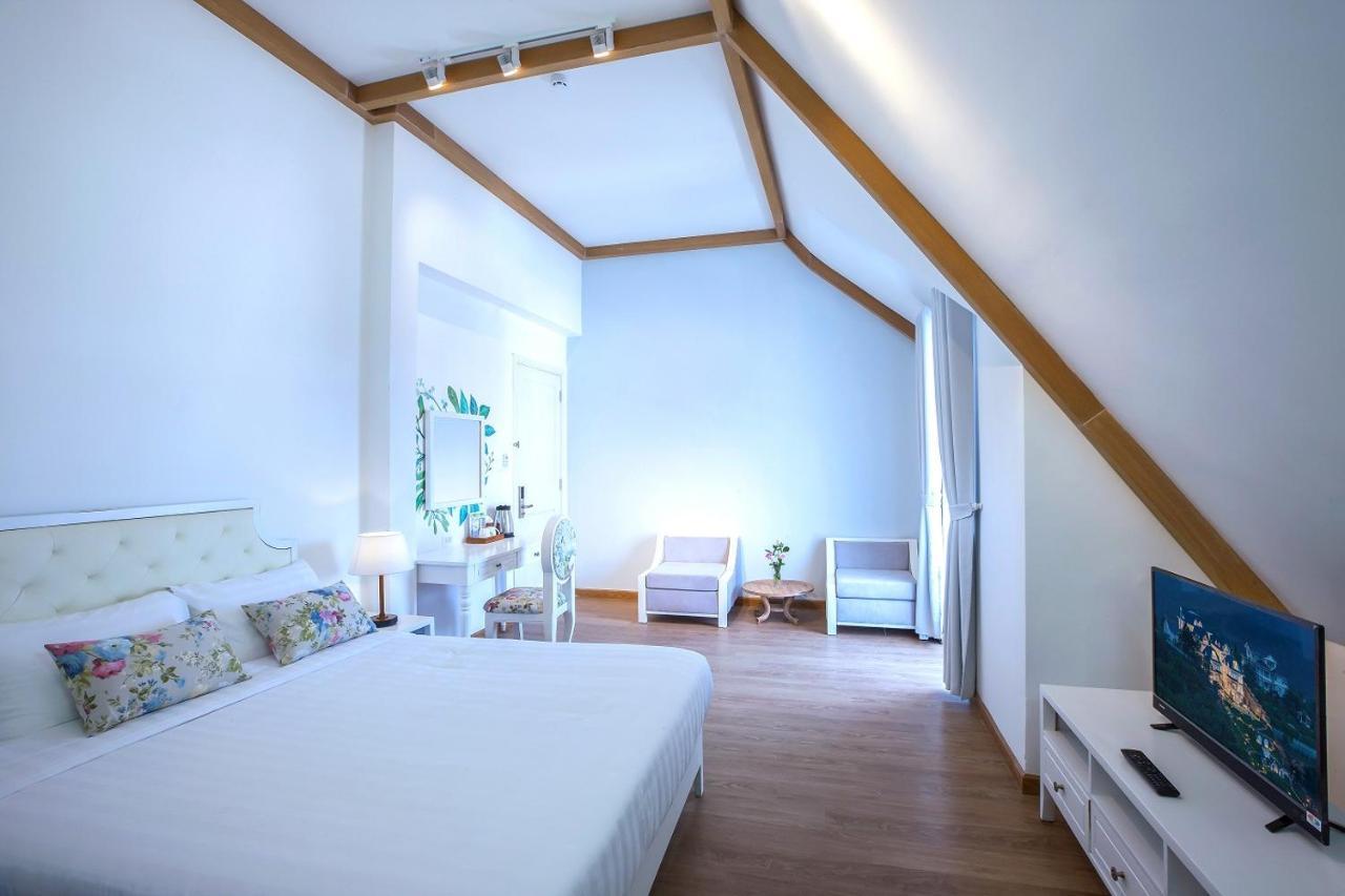 Queen Room Balcony