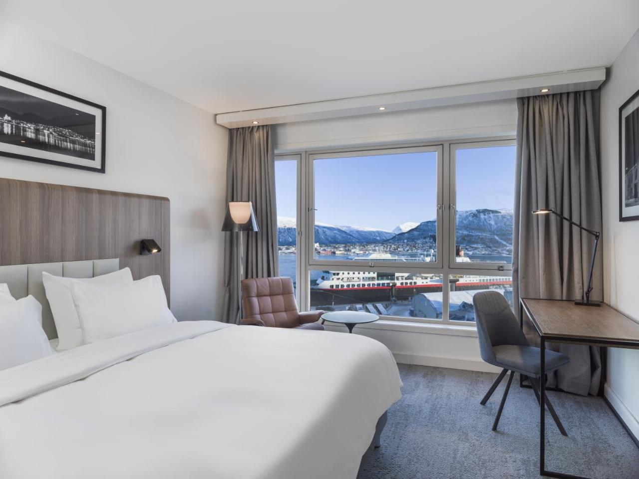 Quarto Premium com Vista do Mar e das Montanhas