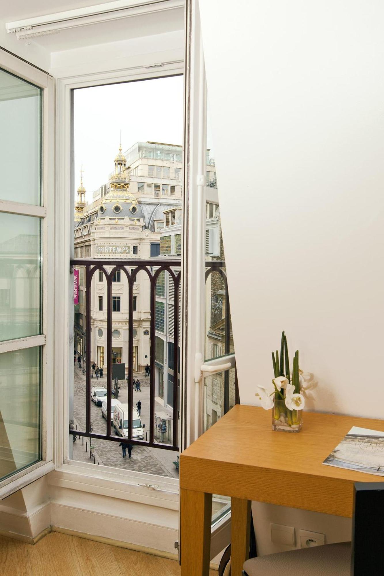 Two Connecting Studio (2 Adults + 2 Children)