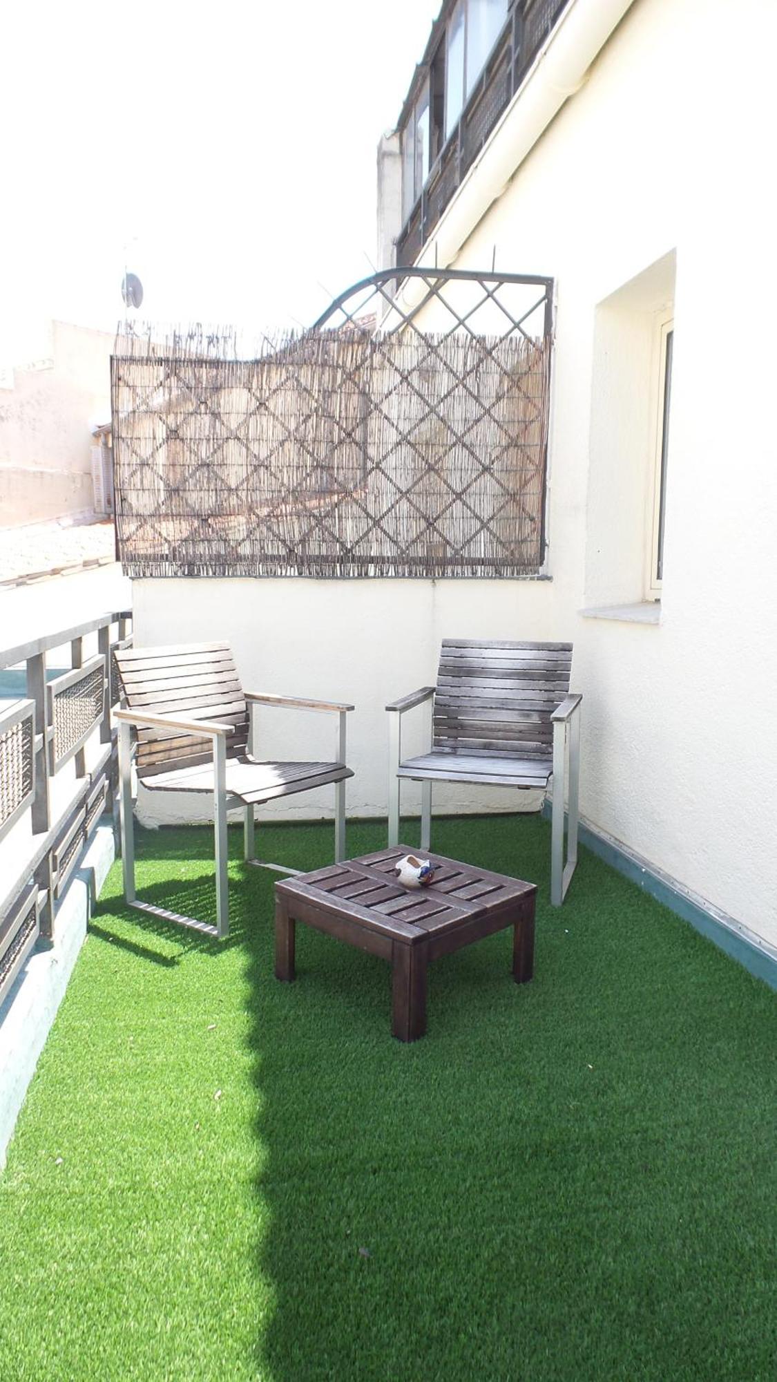 Quarto com Cama de Casal ou 2 de Solteiro e Terraço