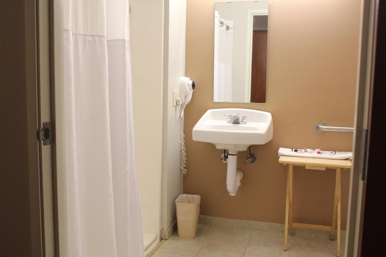 Queen Room Disability Access or Non-Smoking