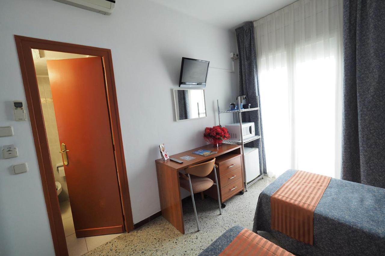 Doppel-/Zweibettzimmer mit Balkon