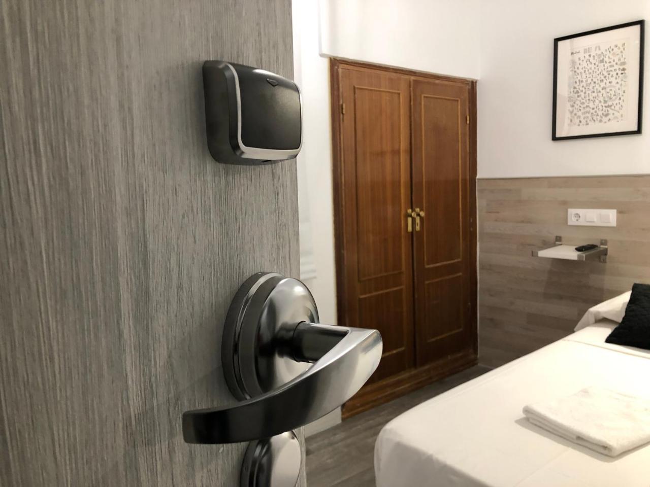 Single Room Bathroom,746673896:JPEG