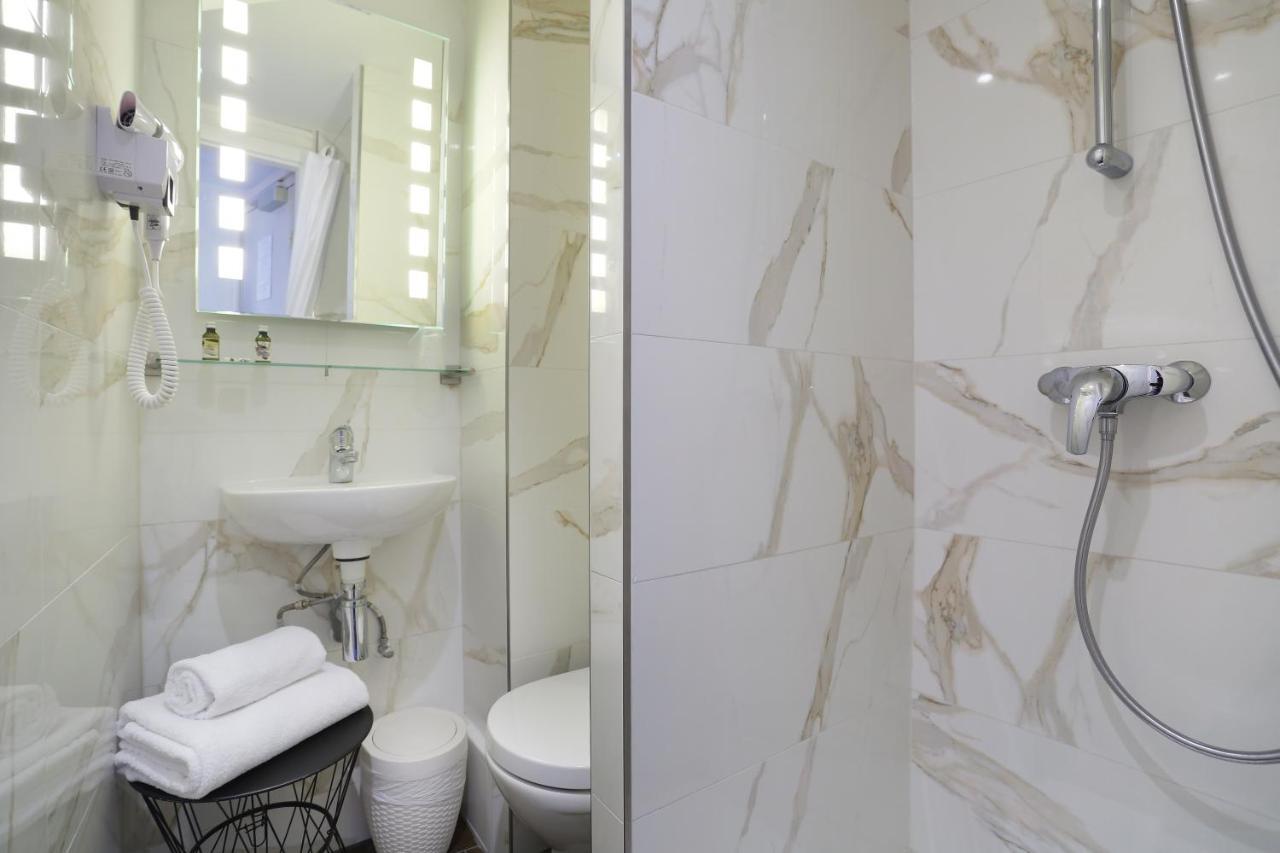 Einzelzimmer mit Dusche