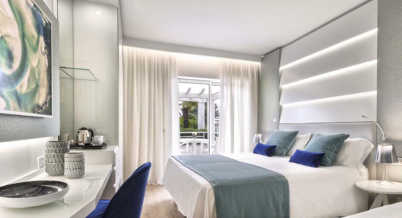 Luxury Sea View with Sofa Bed,780706689:JPEG