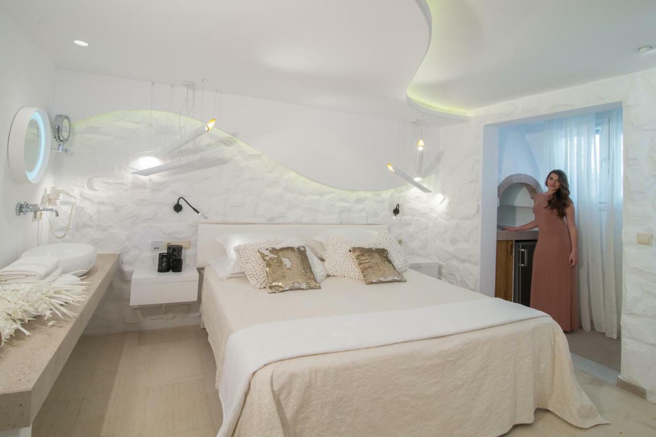 Grand 2 roomed suite basement 2