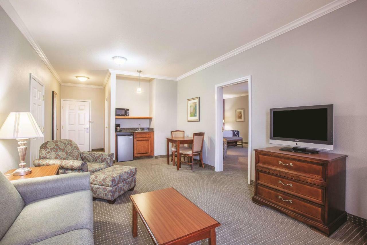 Deluxe King Suite City View Mobility or Hearing Impaired Access Non-Smoking