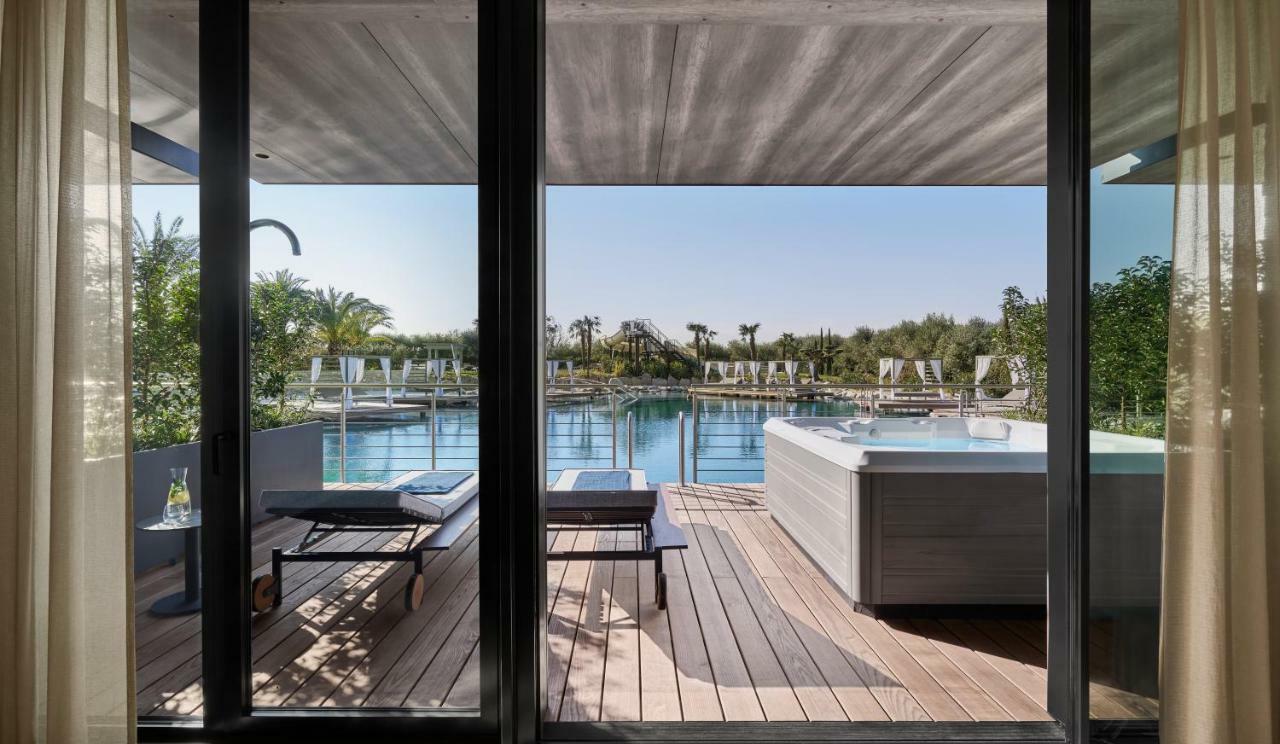Deluxe Suite mit Whirlpool-Badewanne