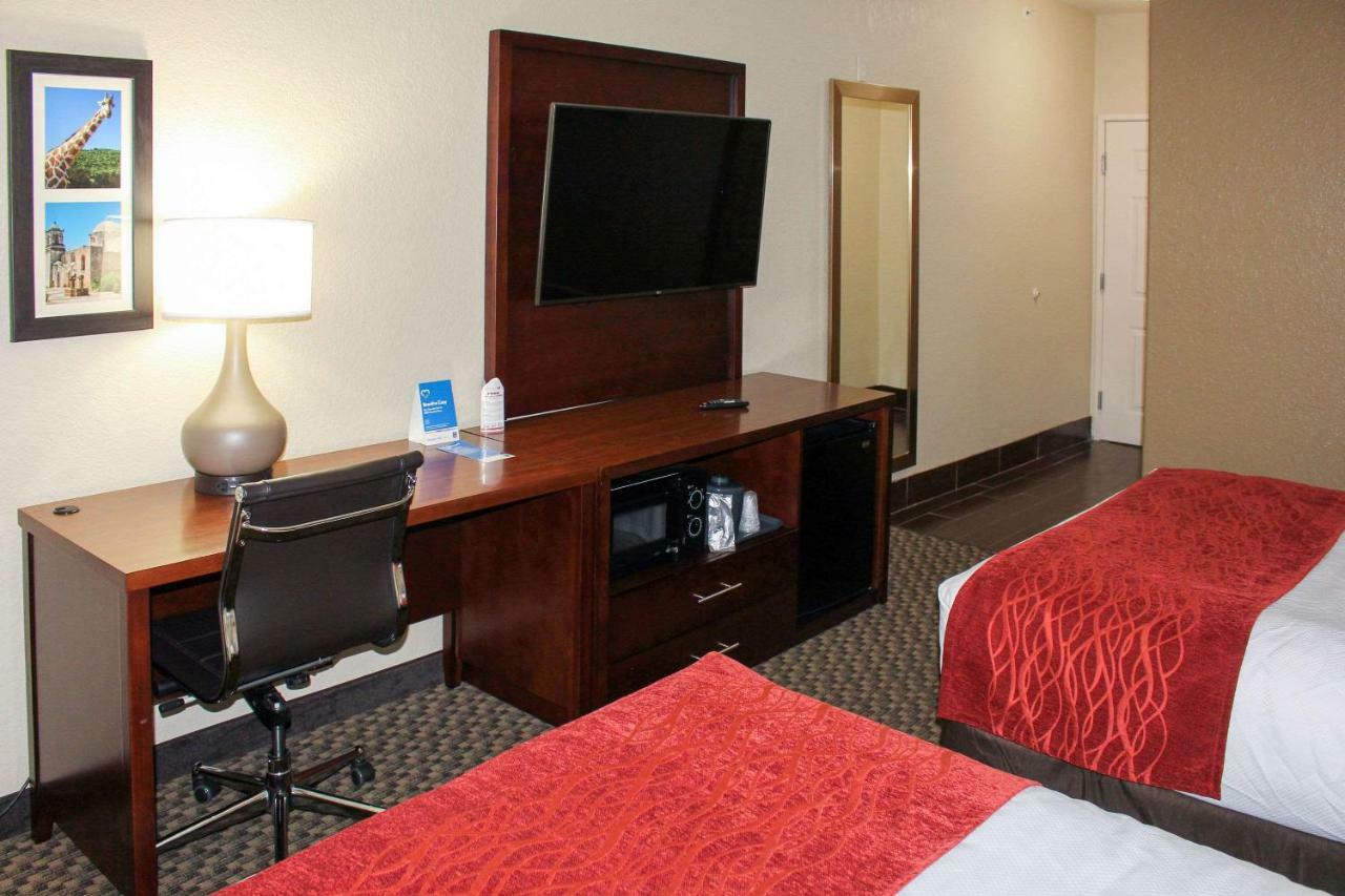 Queen Room Two Queen Beds Non-Smoking