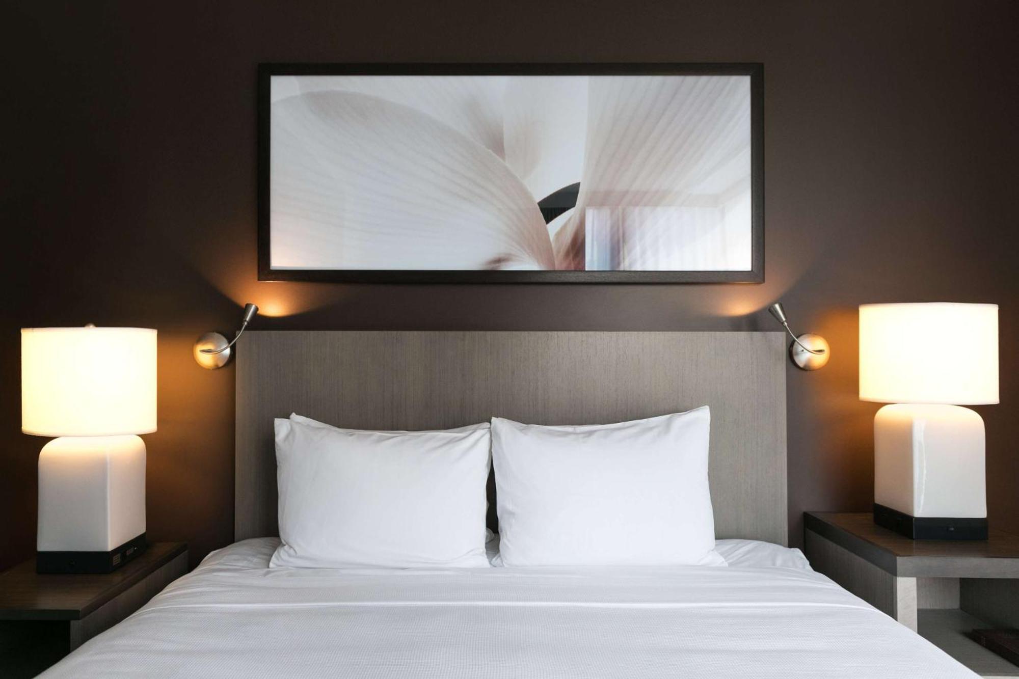 Den Queen Room Two Queen Beds