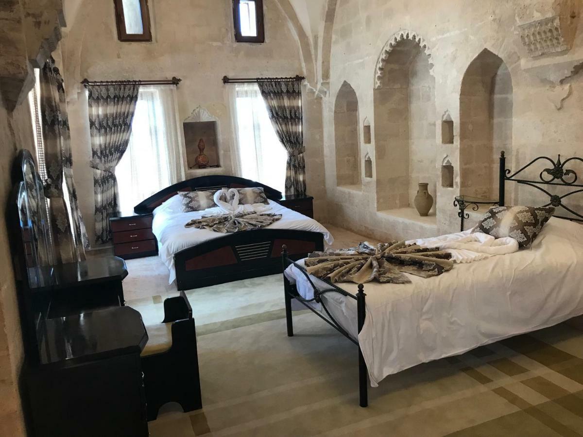 Zimmer mit Kingsize-Bett