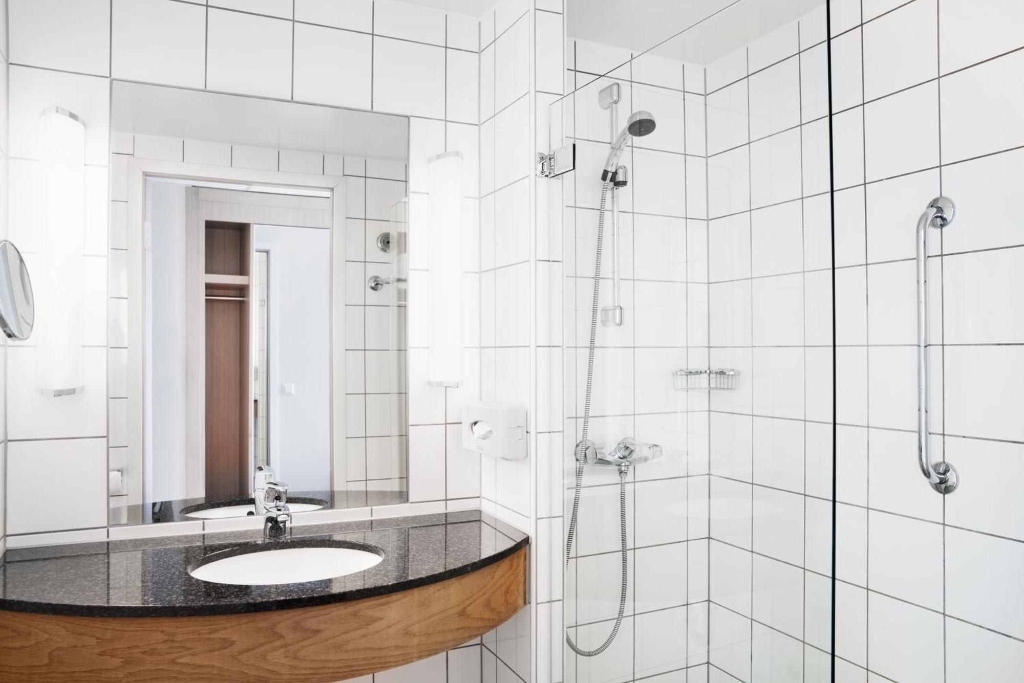 Quarto Família (2 Adultos + 2 Crianças)