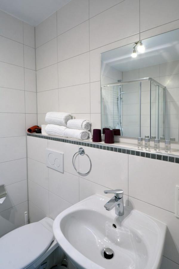 Single Room,1263041854:JPEG