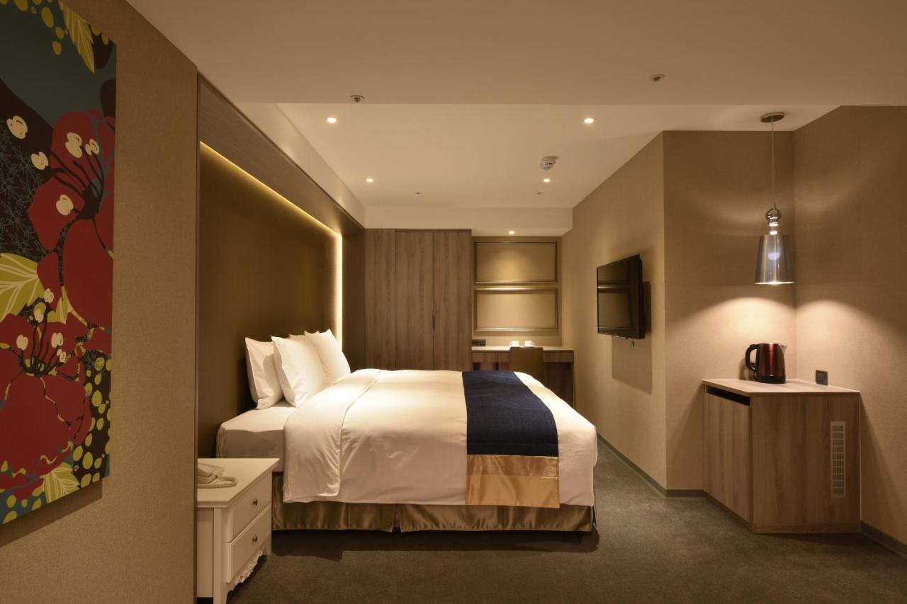 Standard King Room No Window