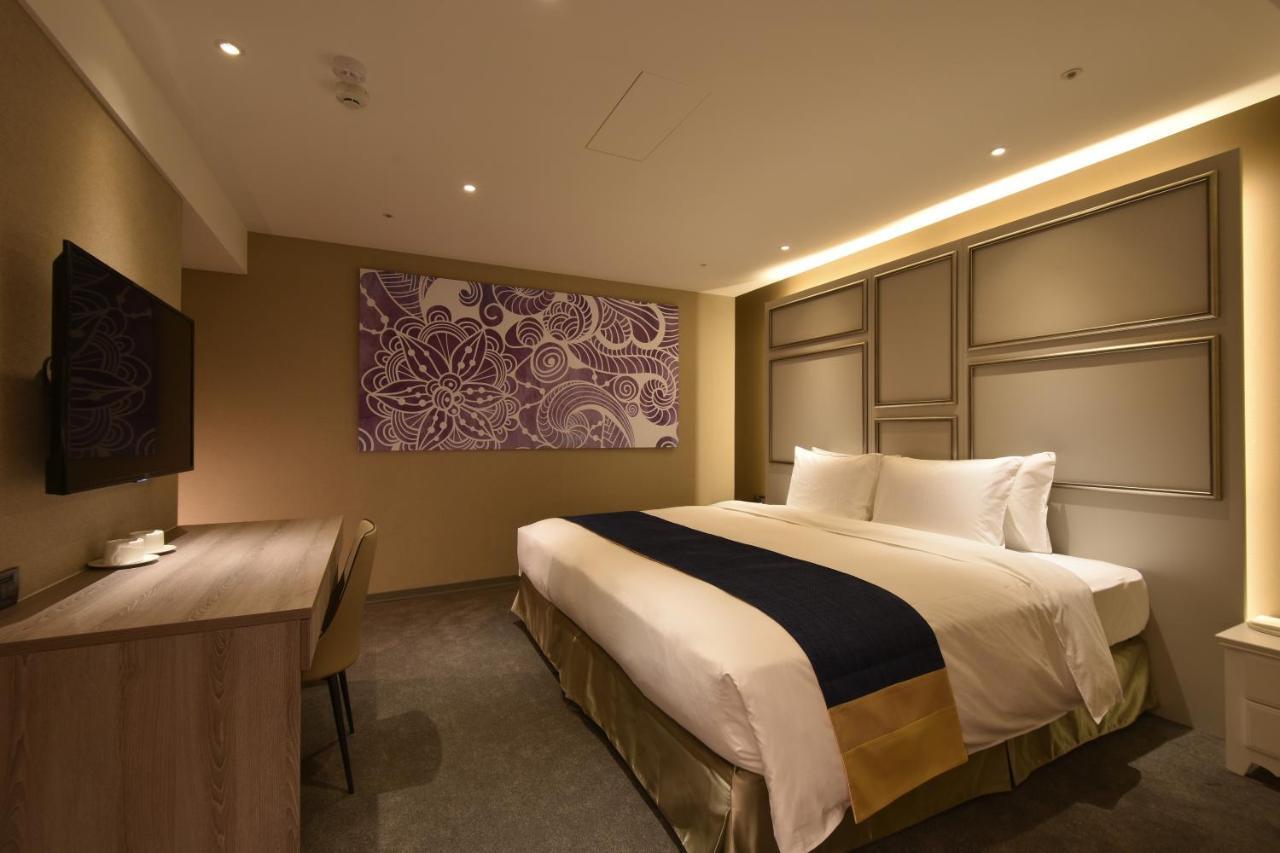 Standard King Room No Window