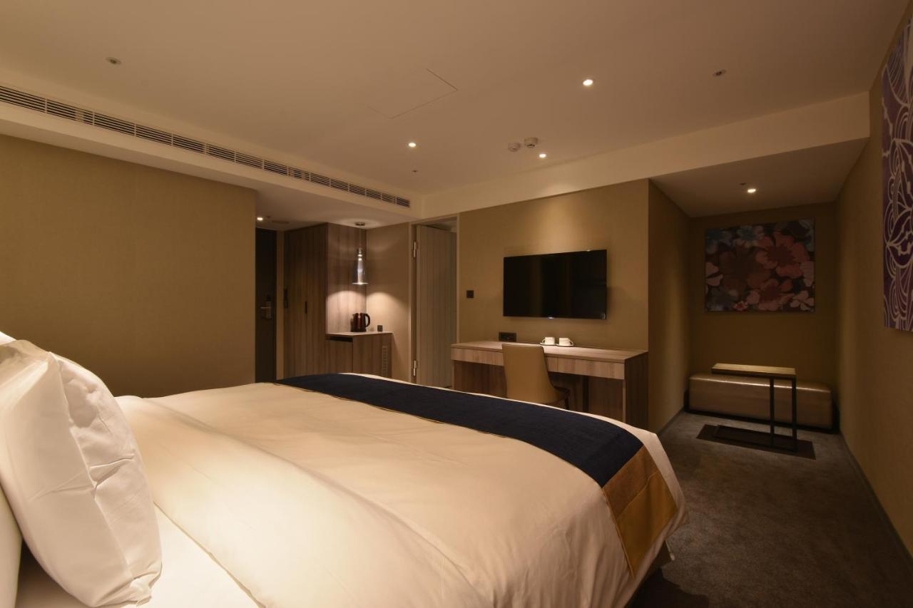 Standard King Room No Window