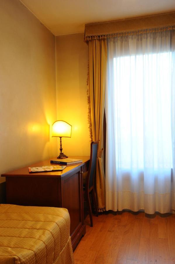 Two Connecting Double Rooms with Terrace and 2 Bathrooms