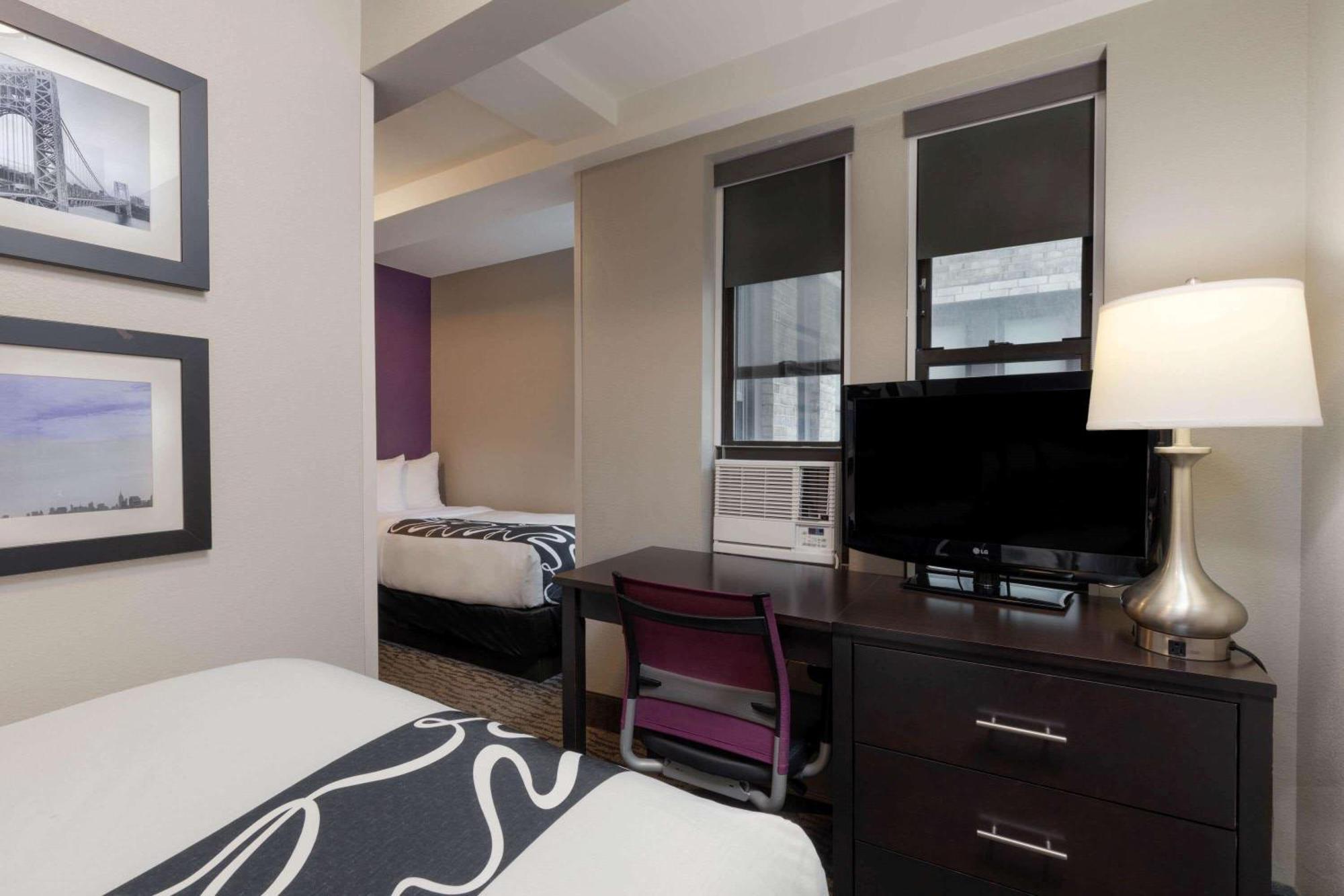 One Twin One Full Bedroom