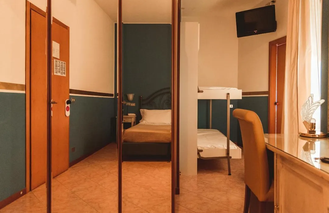 Hotel Benacus-1